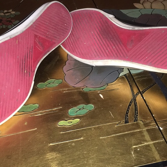 Shoes - Picture 6 of 7